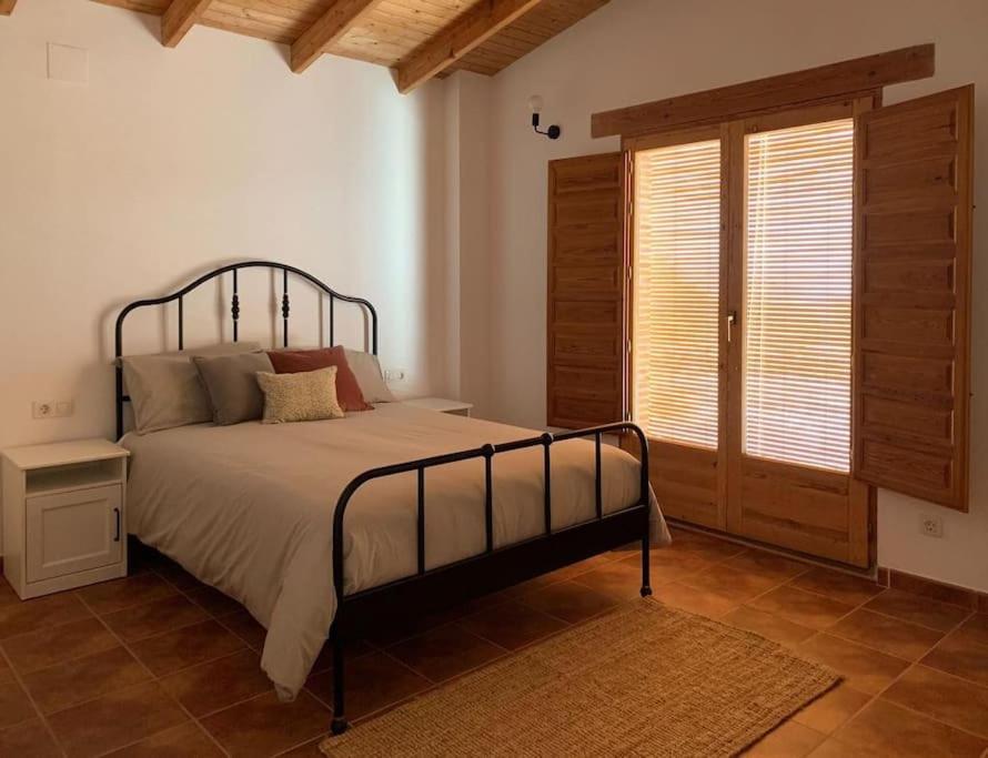 La Llobatera Casa Rural Les Coves de Vinroma Екстериор снимка